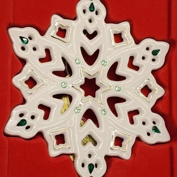 Lenox 2010 Annual Gemmed Snowflake Christmas Ornament w Box 813072 Green Crystal - Picture 5 of 8